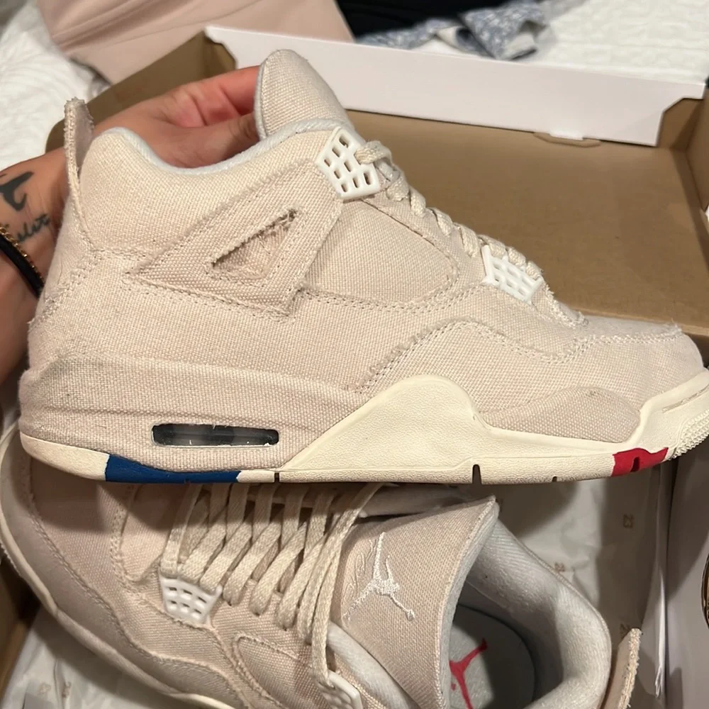FINAL SALE: Woman’s Air Jordan 4 “Blank Canvas” - Picture 5 of 11